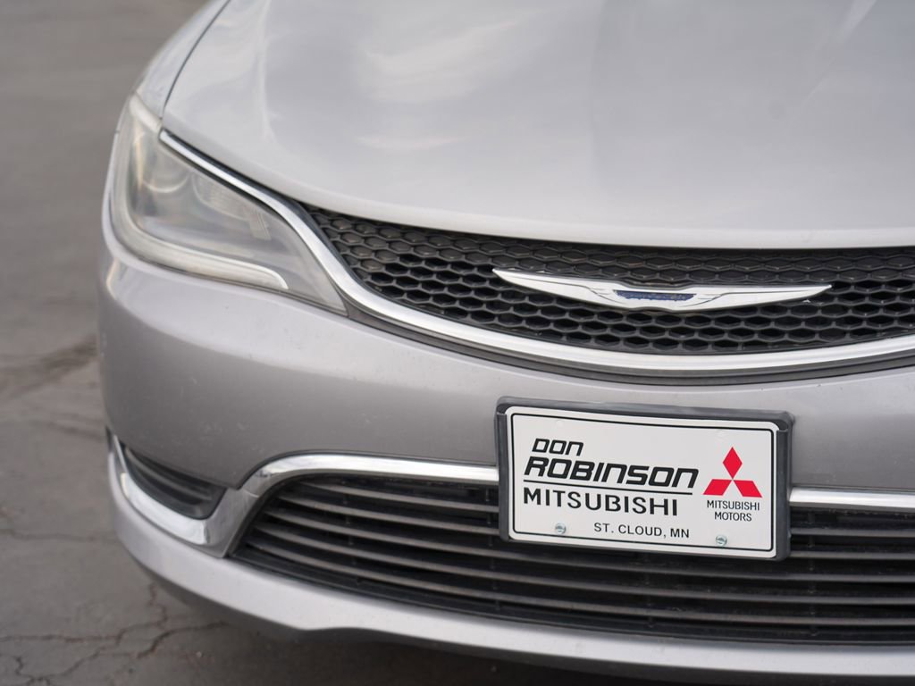 Used 2015 Chrysler 200 Limited FWD image 9