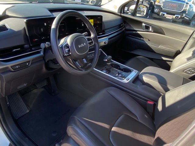 Used 2025 Kia Carnival SX w/ SX Dark Edition Package image 13