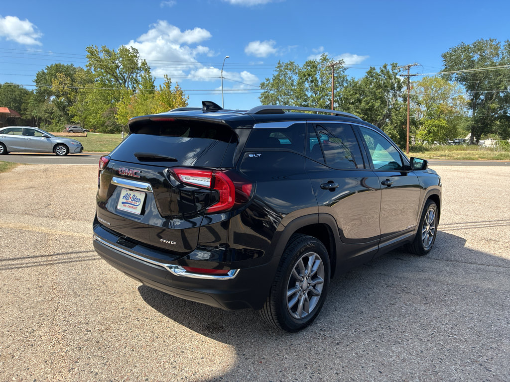Used 2024 GMC Terrain SLT AWD/4WD image 9