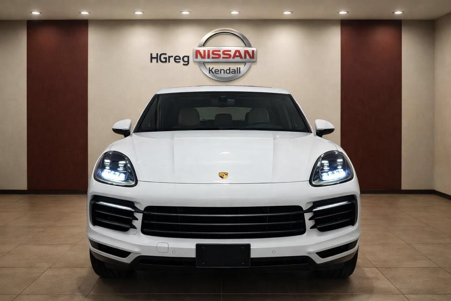 Used 2023 Porsche Cayenne w/ Premium Package AWD/4WD image 3