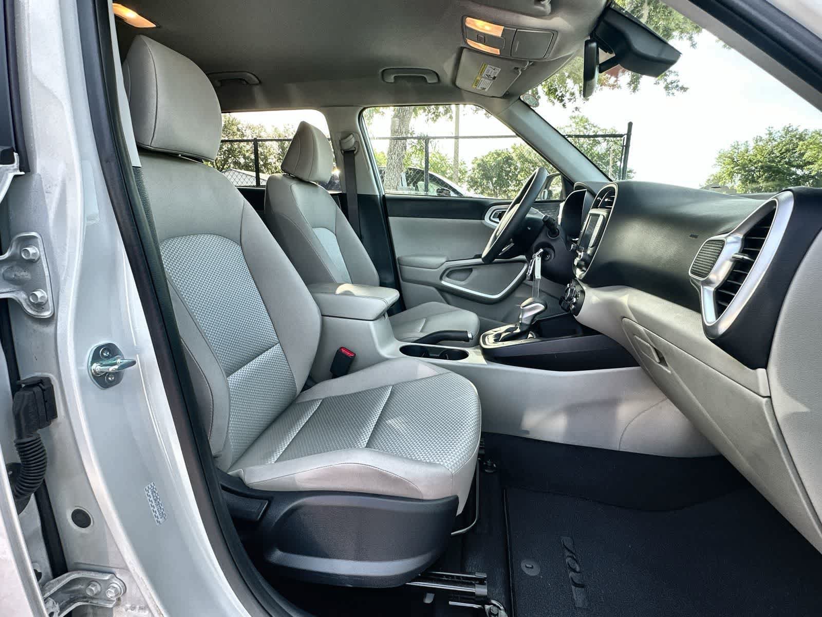 Used 2024 Kia Soul LX w/ Option Group 015 FWD image 9