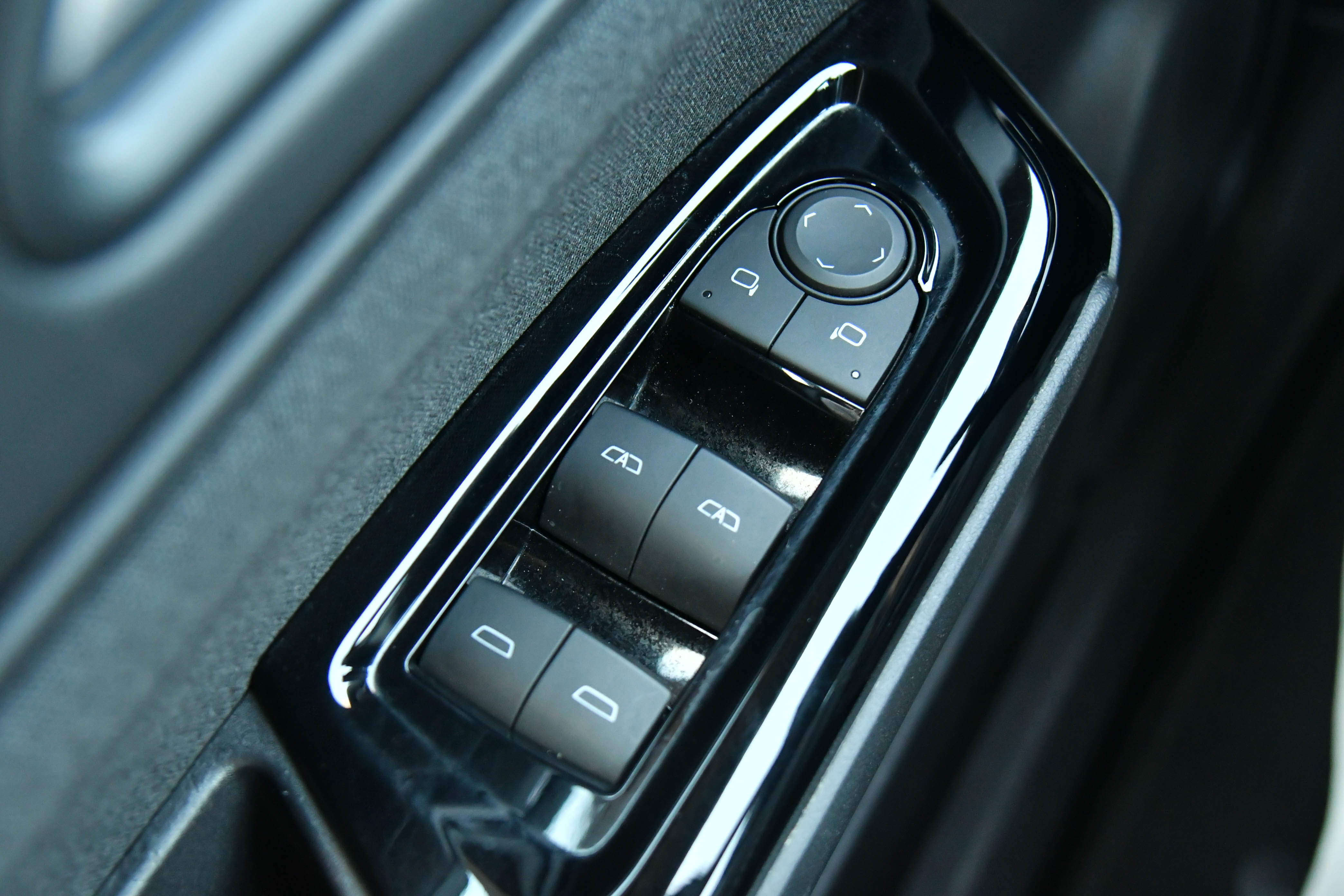 Used 2024 Honda Prologue EX image 36