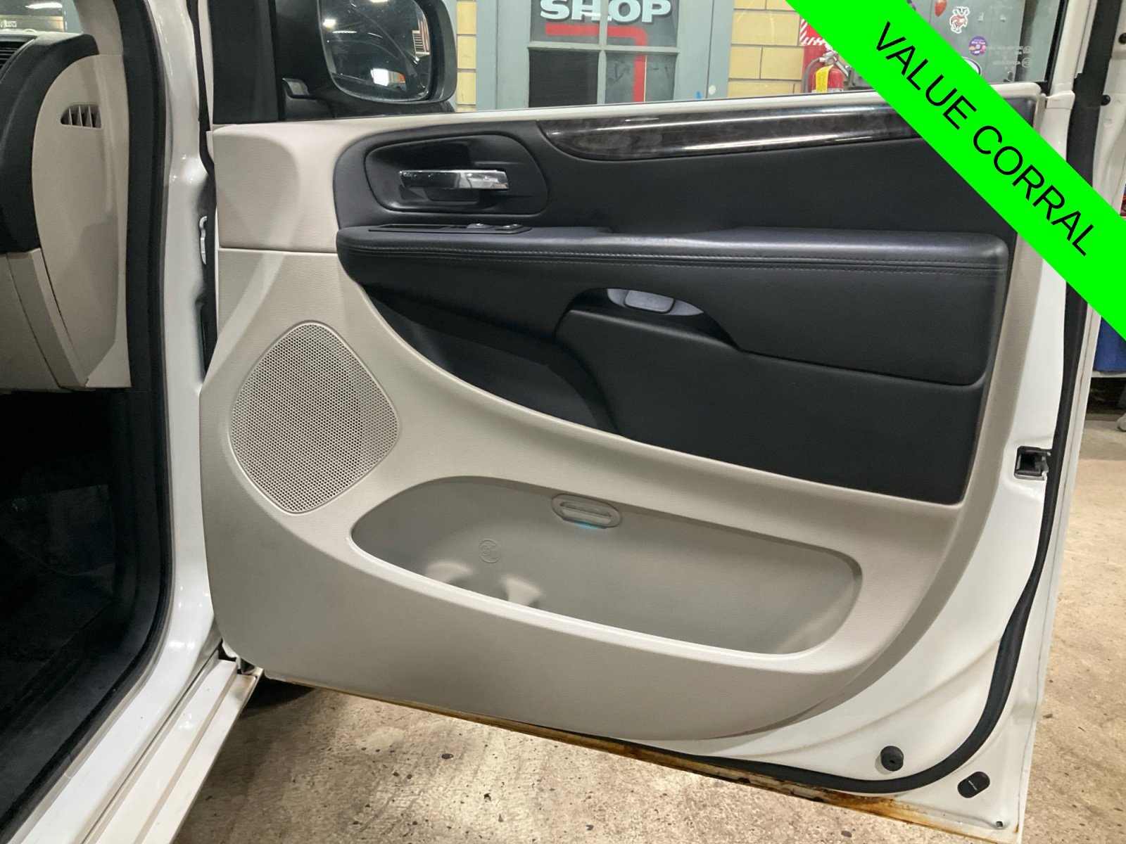Used 2011 Dodge Grand Caravan Express FWD image 16