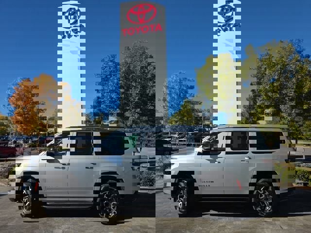 Used 2024 Jeep Wagoneer L Series III w/ Flexible Seating Group image 3