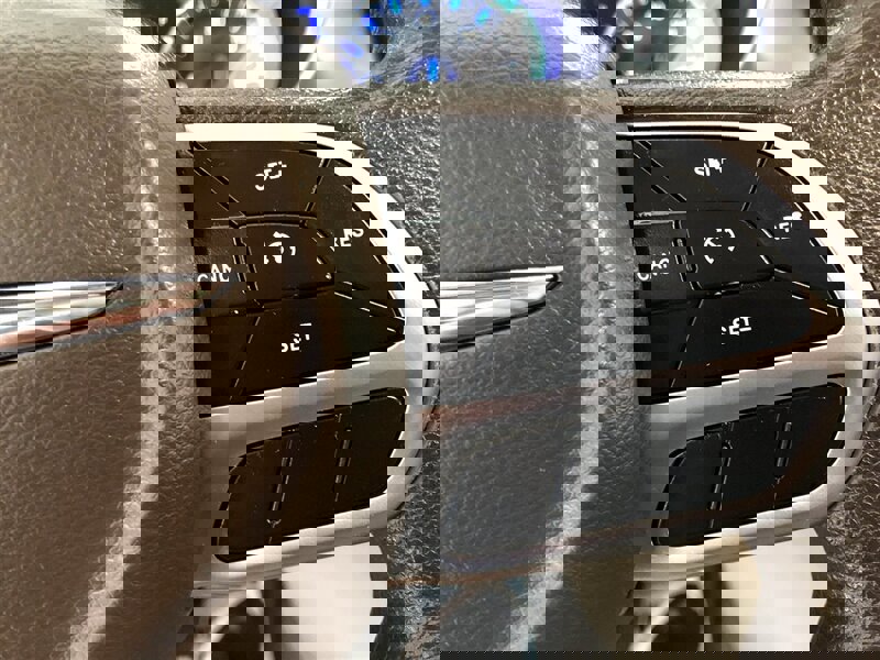 Used 2020 Chrysler Voyager LX image 10