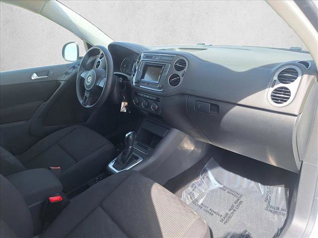 Used 2017 Volkswagen Tiguan Limited w/ Alloy Wheels Package FWD image 19