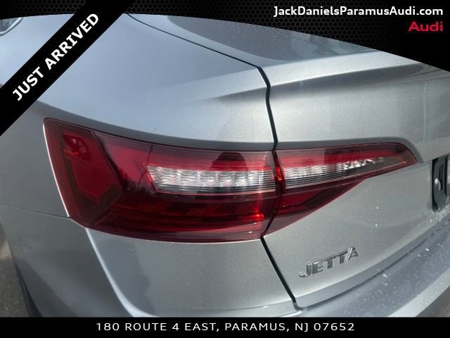 Used 2020 Volkswagen Jetta R-Line w/ R-Line Cold Weather Package image 9