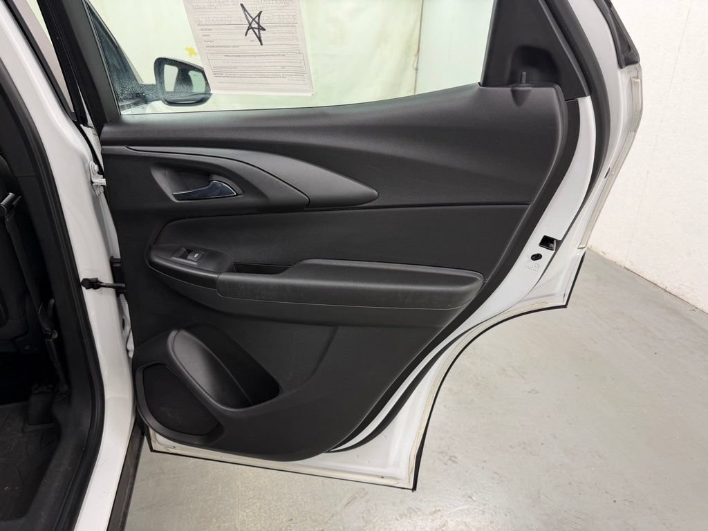 Used 2021 Chevrolet TrailBlazer LS FWD image 12