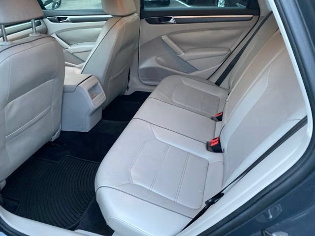 Used 2017 Volkswagen Passat 1.8T R-Line w/ R-Line Lighting Package FWD image 18