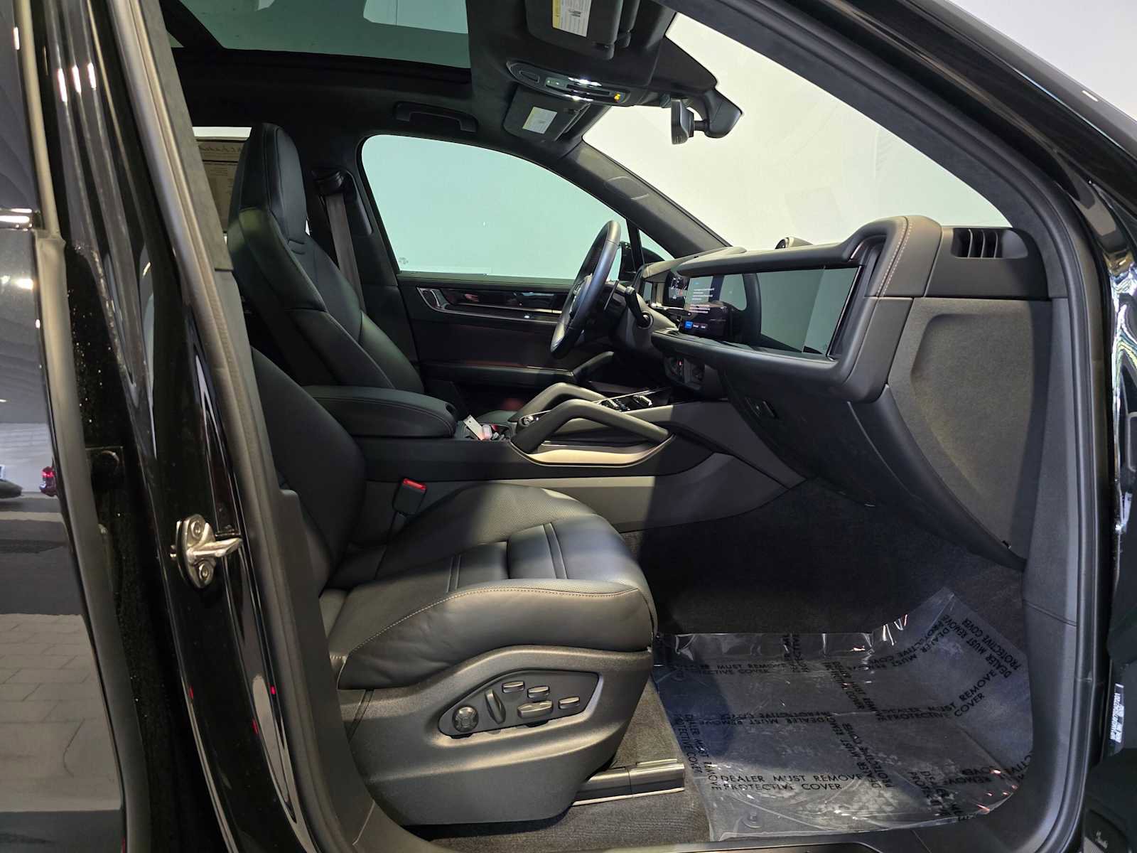 Used 2025 Porsche Cayenne Turbo image 12