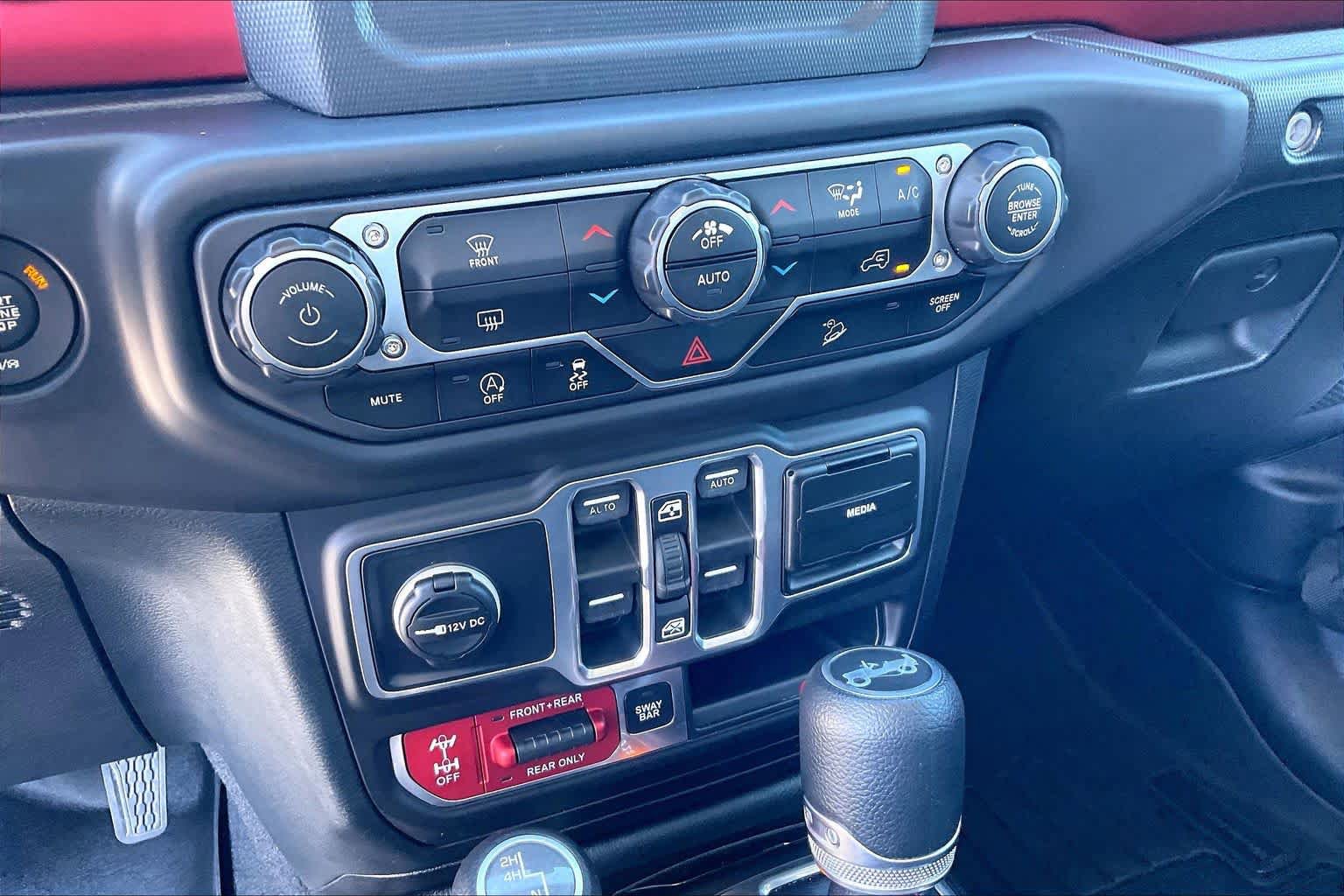 Used 2018 Jeep Wrangler Unlimited Rubicon AWD/4WD image 31