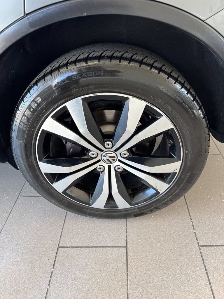 Used 2017 Volkswagen Touareg Wolfsburg Edition AWD/4WD image 19