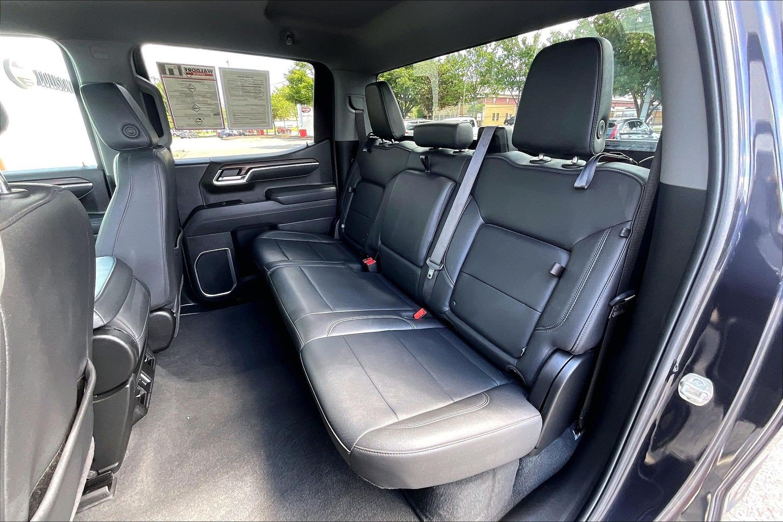 Used 2025 GMC Sierra 1500 SLT AWD/4WD image 30