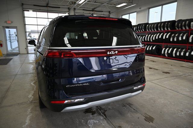 Used 2022 Kia Carnival LX image 7