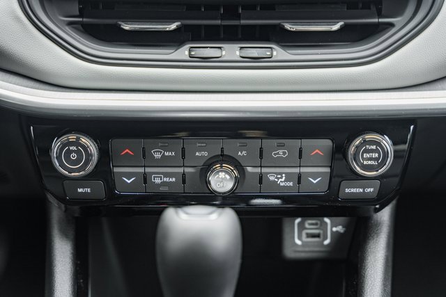 New 2026 Jeep Compass Limited image 25