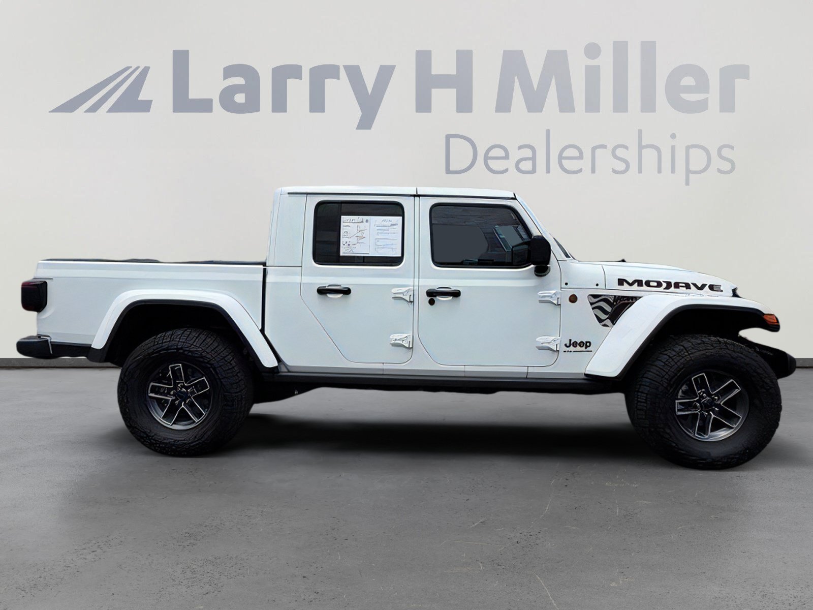 Certified 2025 Jeep Gladiator Mojave w/ Convenience Group AWD/4WD image 7