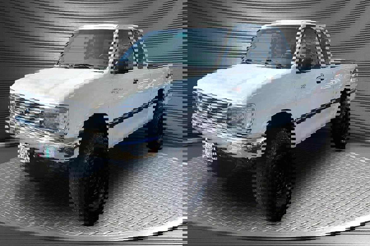 Used 1996 Toyota T100 DX image 3