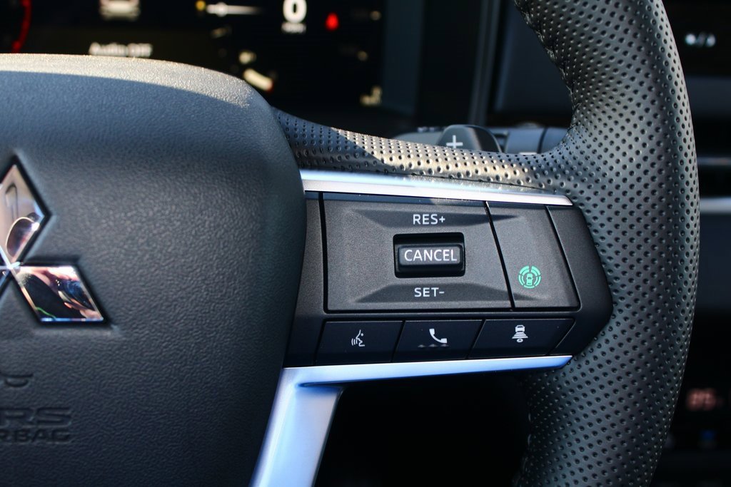 New 2026 Mitsubishi Outlander SEL image 17