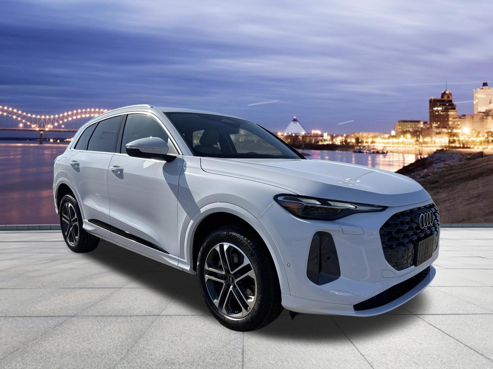 Used 2025 Audi Q5 Premium w/ Convenience Package image 4