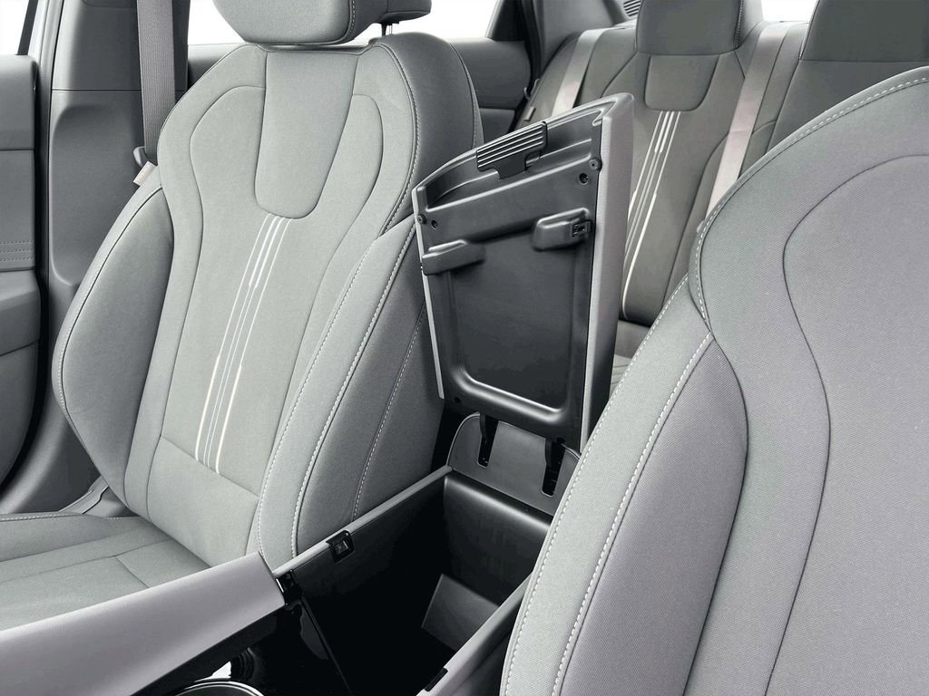 New 2025 Hyundai Elantra Blue image 18