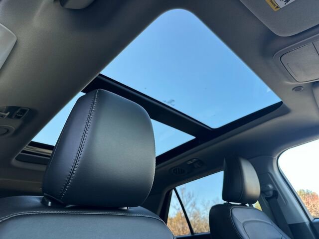 Used 2022 Ford Explorer XLT w/ Equipment Group 202A image 22