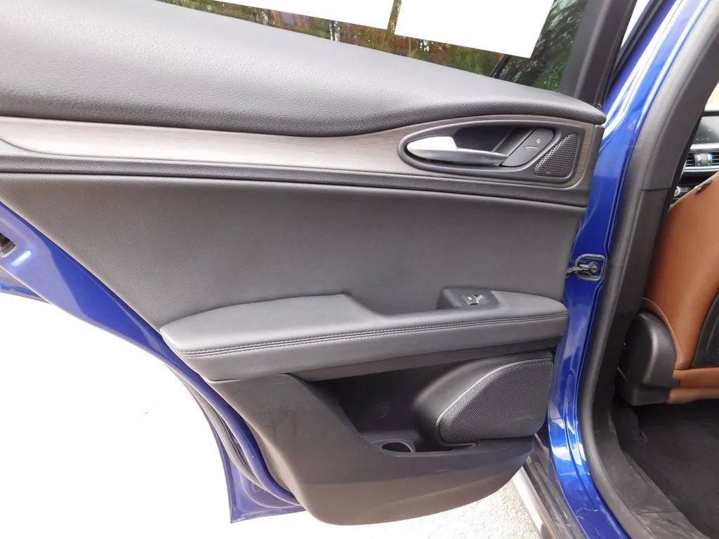 Used 2023 Alfa Romeo Stelvio Ti image 11