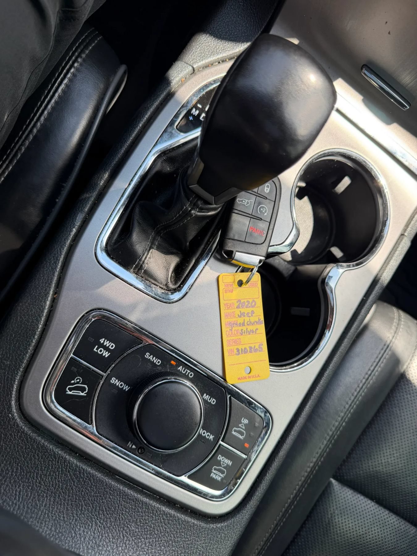 Used 2020 Jeep Grand Cherokee Overland AWD/4WD image 23