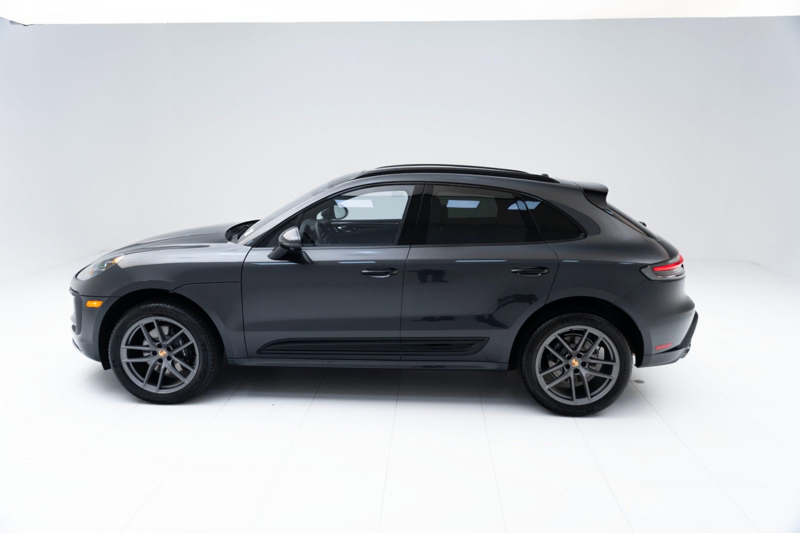 New 2025 Porsche Macan image 2