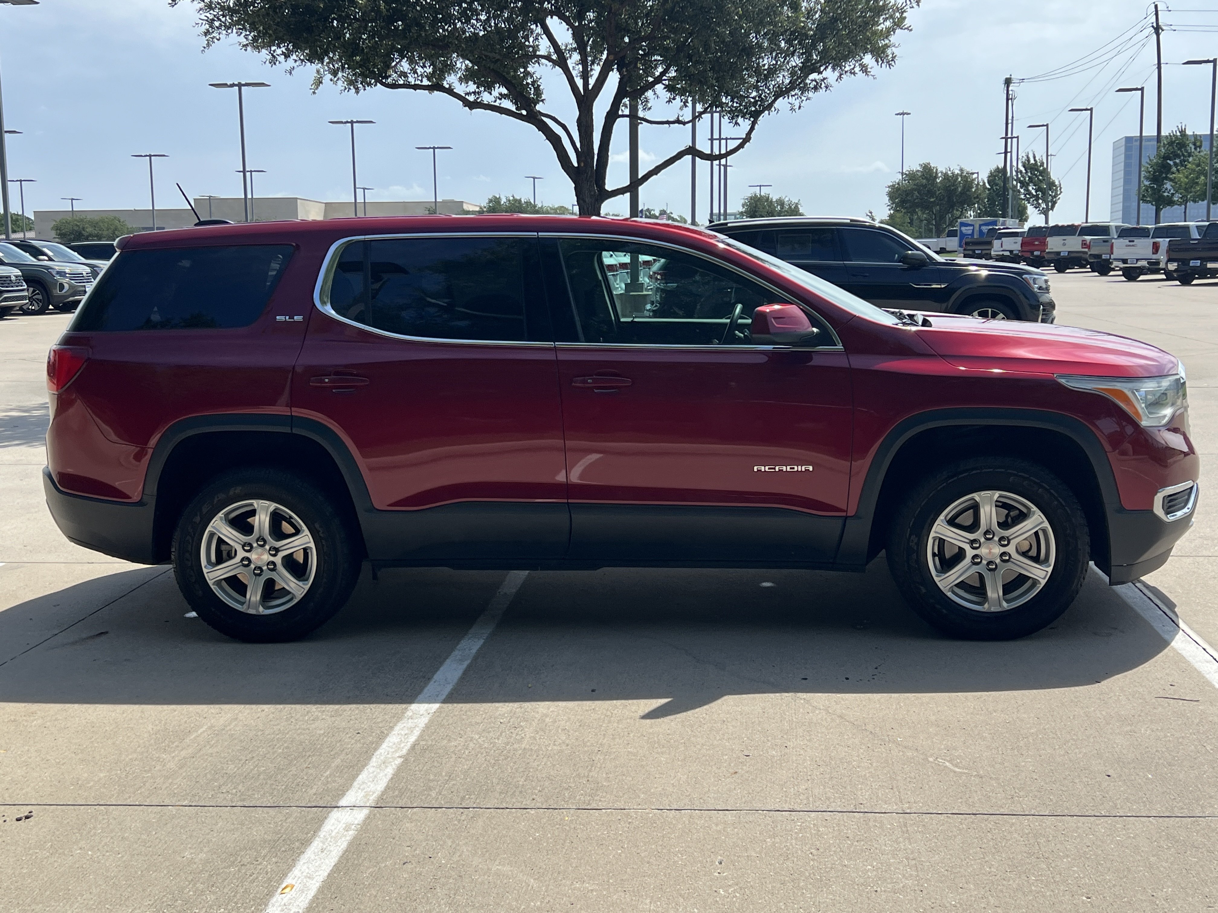 Used 2019 GMC Acadia SLE FWD image 11