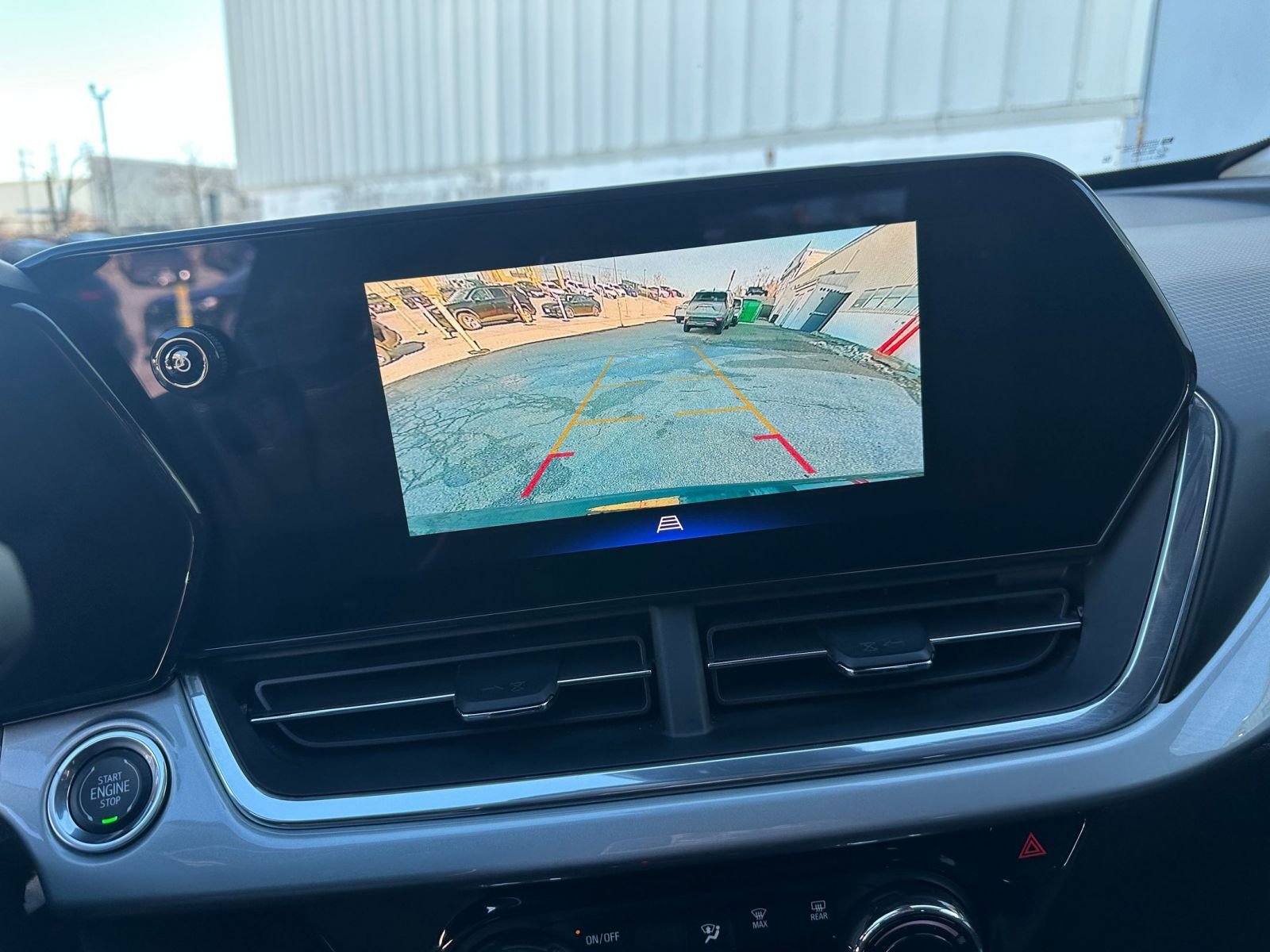 Used 2025 Chevrolet Trax LT image 17