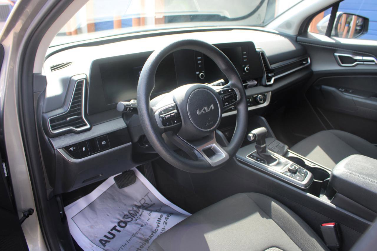 Used 2024 Kia Sportage LX image 12