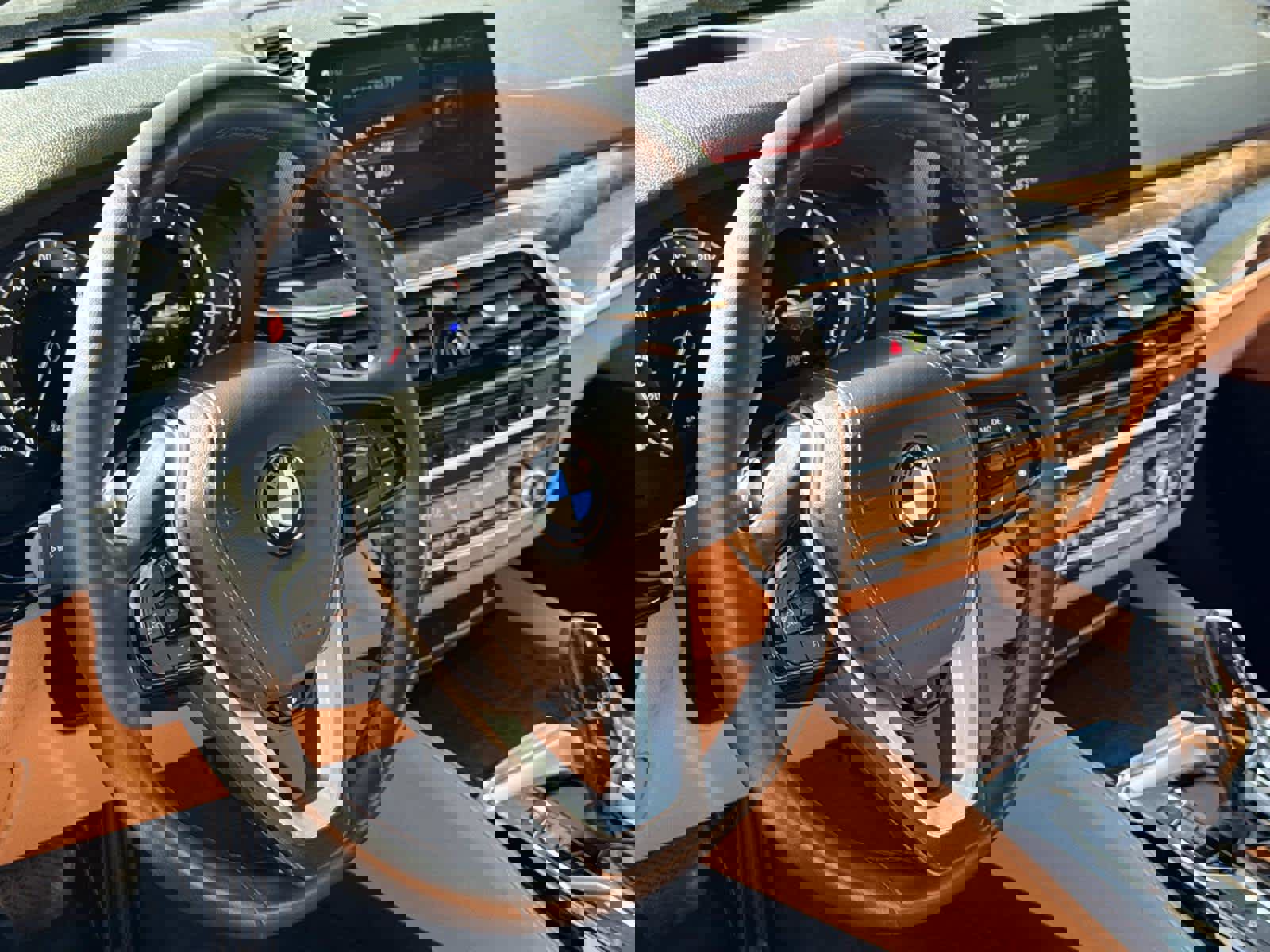 Used 2018 BMW 540i xDrive w/ M Sport Package image 2