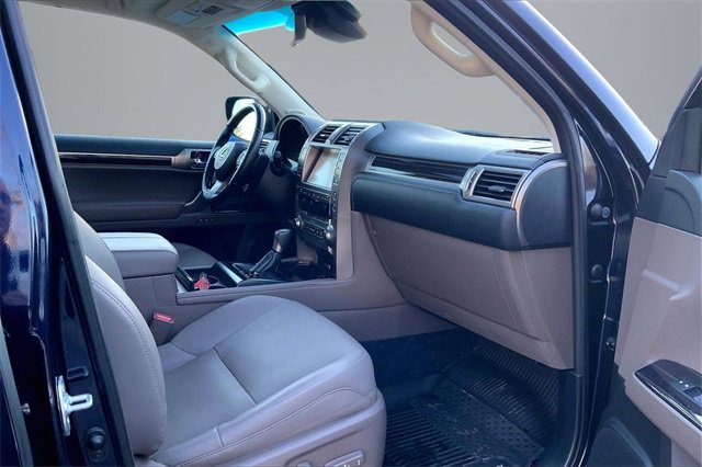 Used 2020 Lexus GX 460 Premium w/ Premium Package image 7