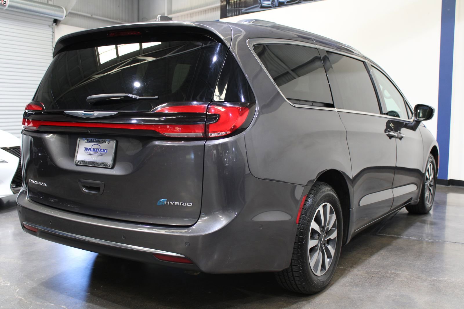 Used 2021 Chrysler Pacifica Touring-L FWD image 10