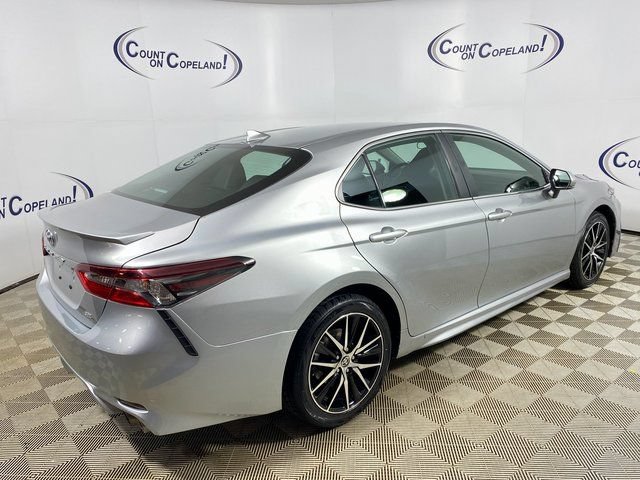 Used 2023 Toyota Camry SE FWD image 7