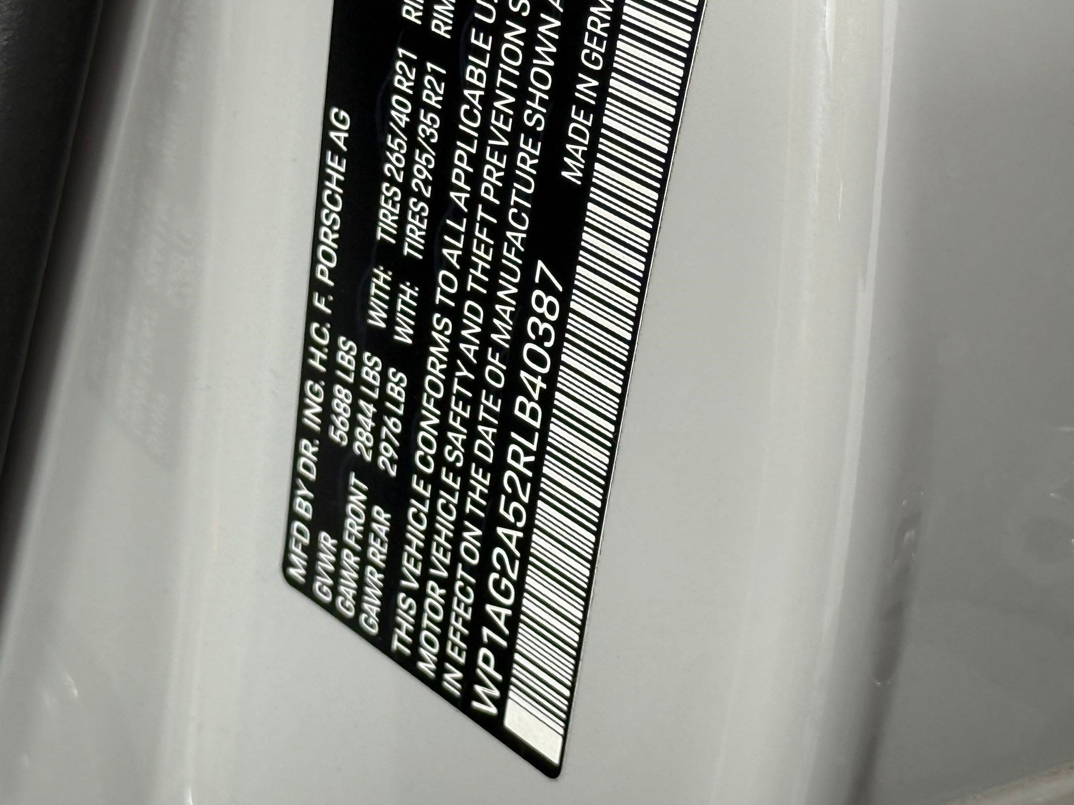 Certified 2024 Porsche Macan S image 31