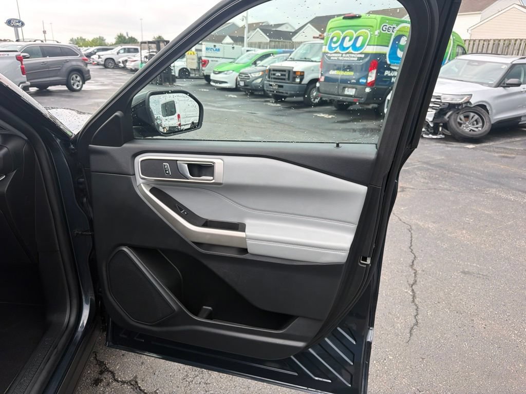 Used 2023 Ford Explorer XLT w/ Equipment Group 202A AWD/4WD image 40