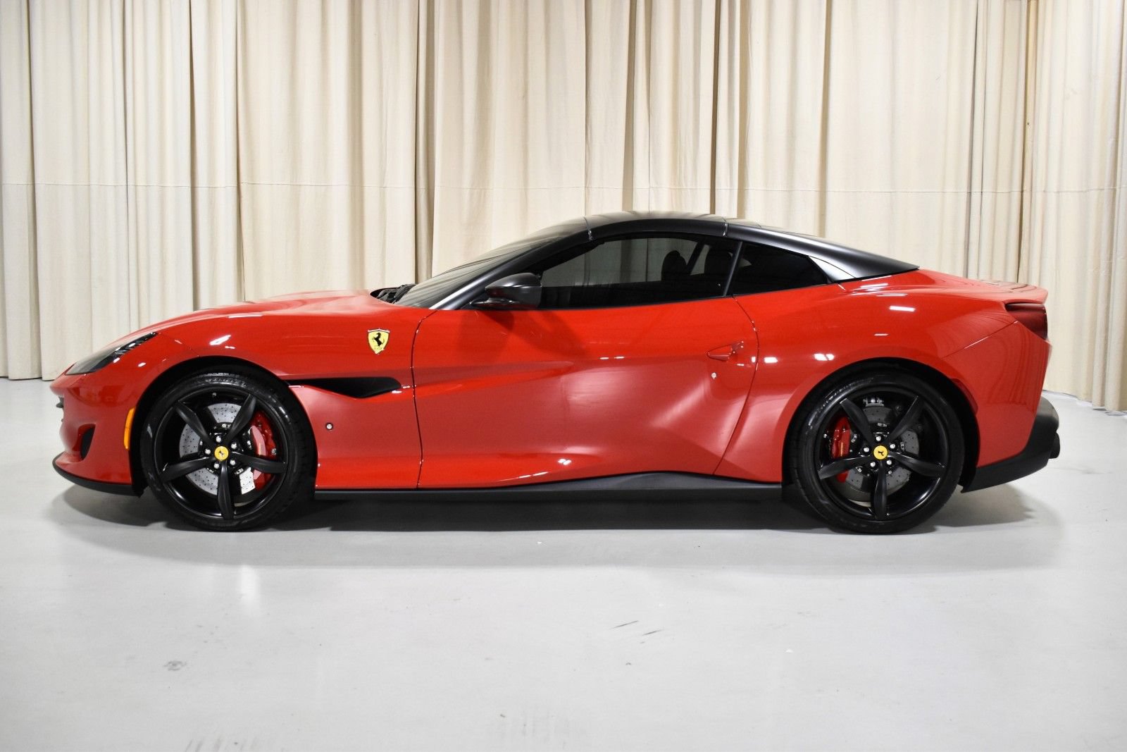 Used 2020 Ferrari Portofino RWD image 2