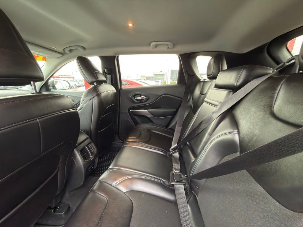 Used 2019 Jeep Cherokee Latitude Plus w/ Cold Weather Group image 27