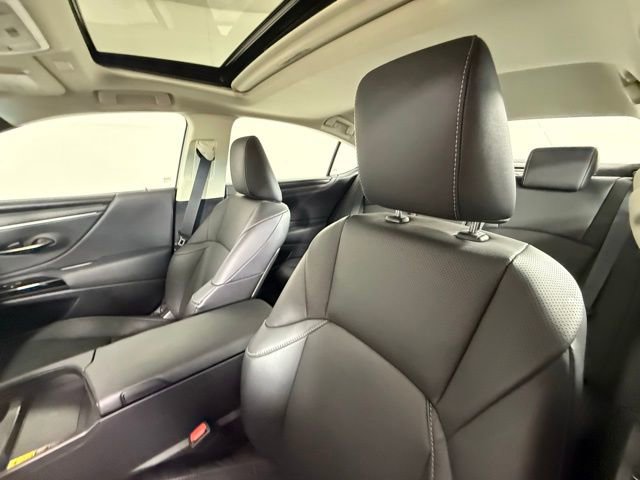 Certified 2025 Lexus ES 300h 300h w/ Premium Package image 5