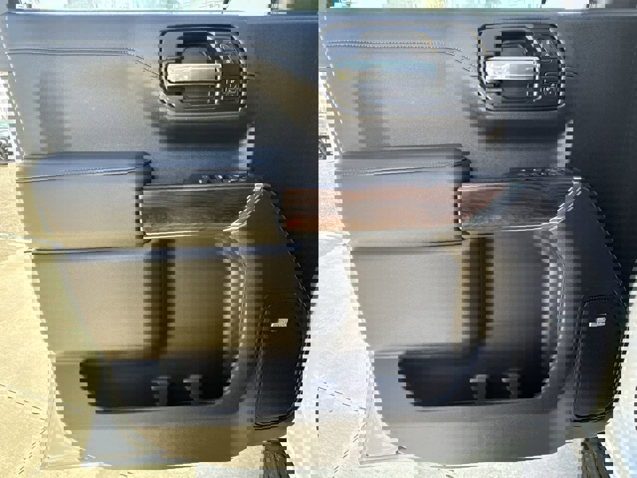 Used 2022 GMC Sierra 1500 SLT w/ SLT Premium Plus Package image 21