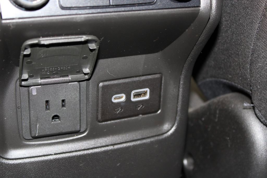 Used 2022 GMC Acadia SLE w/ Driver Convenience Package image 21