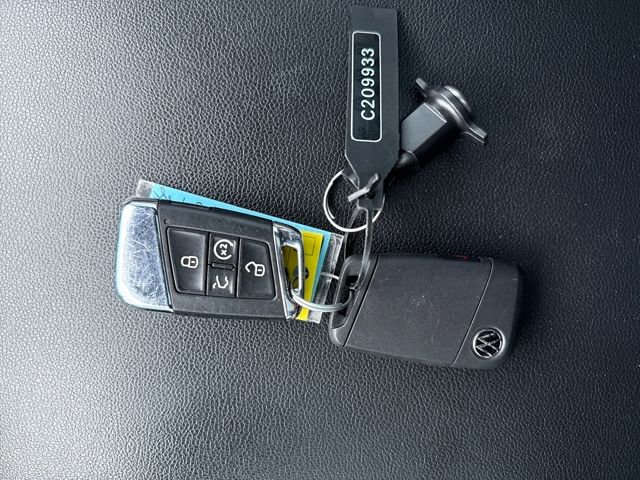 Used 2022 Volkswagen Atlas Cross Sport SEL R-Line image 32