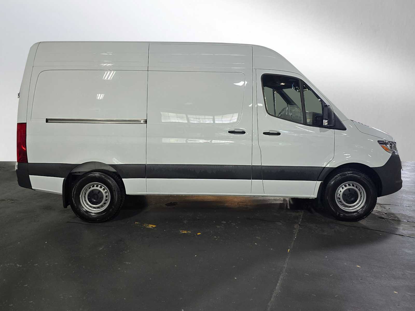 Used 2025 Mercedes-Benz Sprinter 2500 image 2