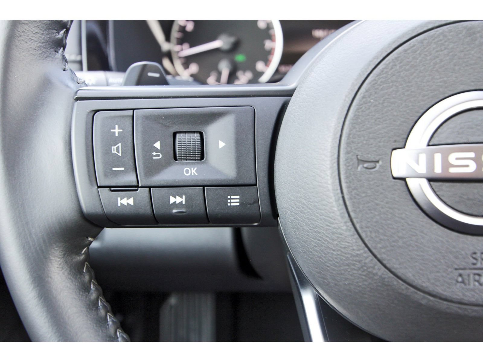 Certified 2025 Nissan Pathfinder SV FWD image 20