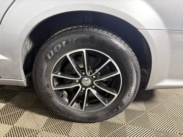 Used 2017 Dodge Grand Caravan SE image 24