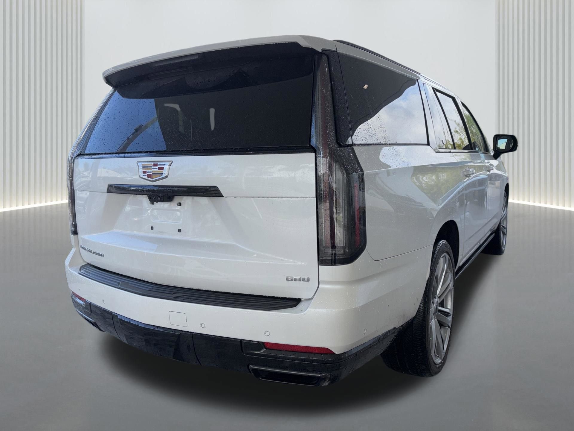 Used 2025 Cadillac Escalade ESV Sport Platinum image 4