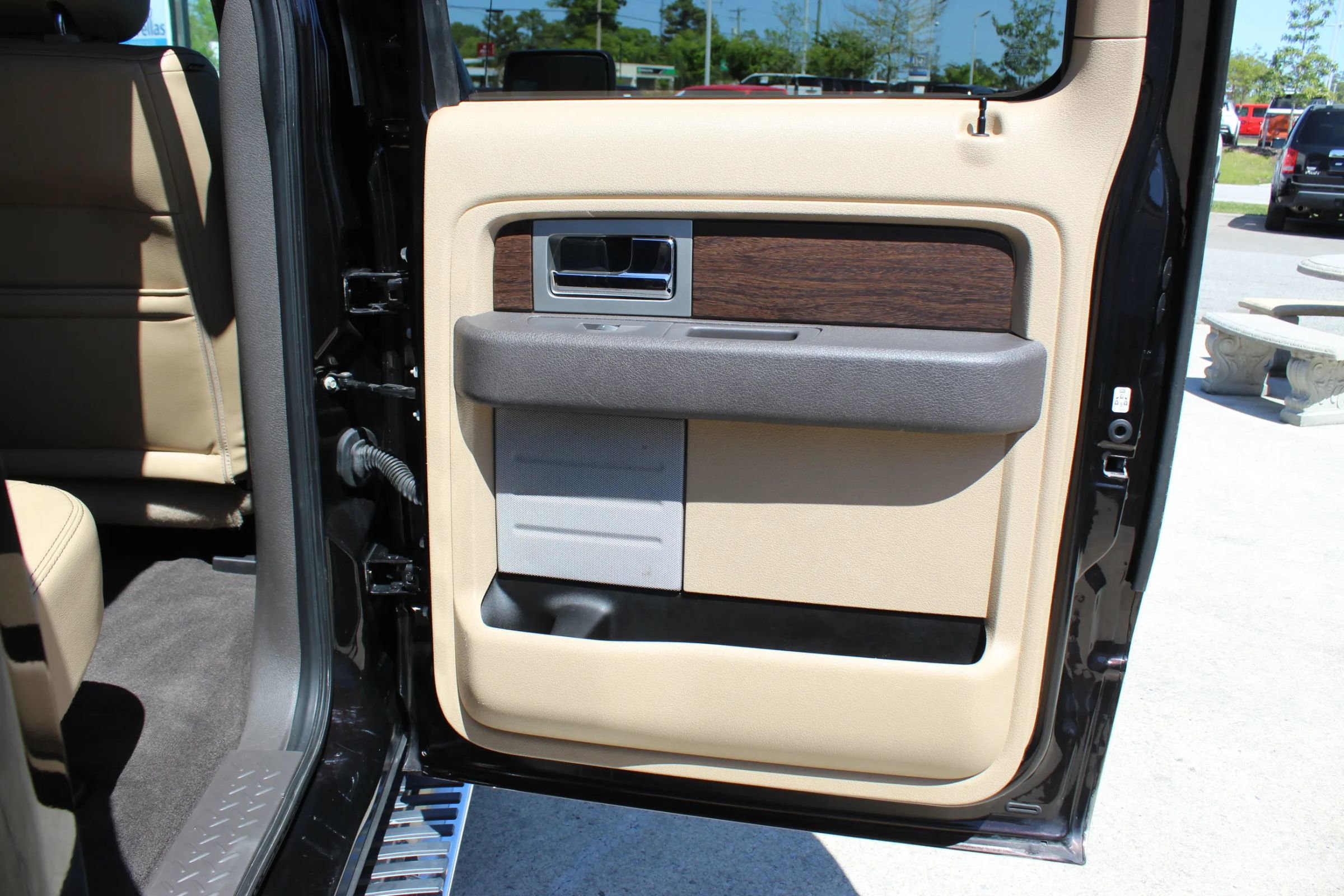 Used 2013 Ford F150 Lariat w/ Luxury Equipment Group image 28