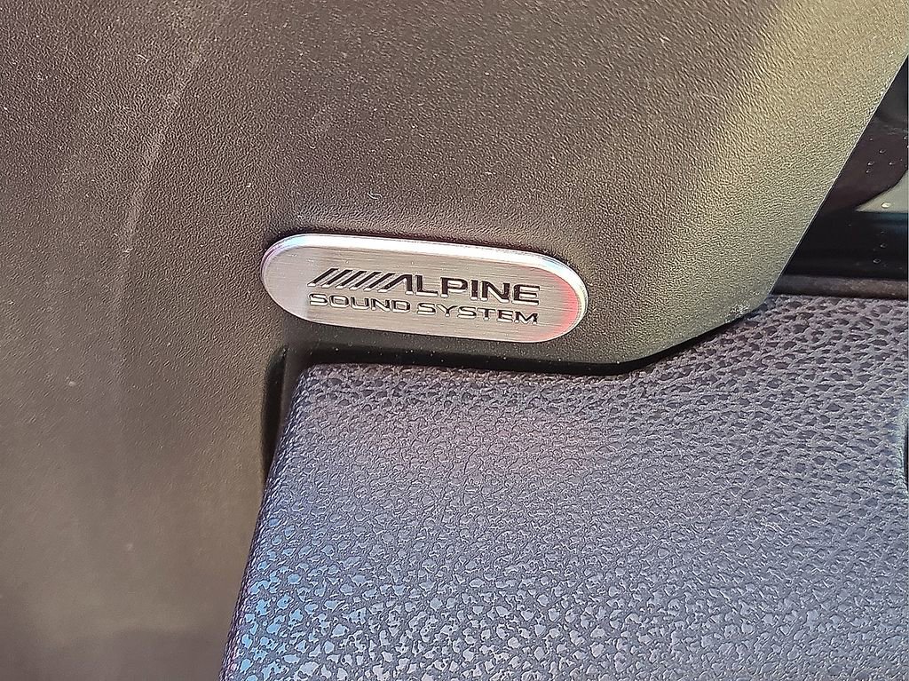 Used 2018 Dodge Charger R/T image 16