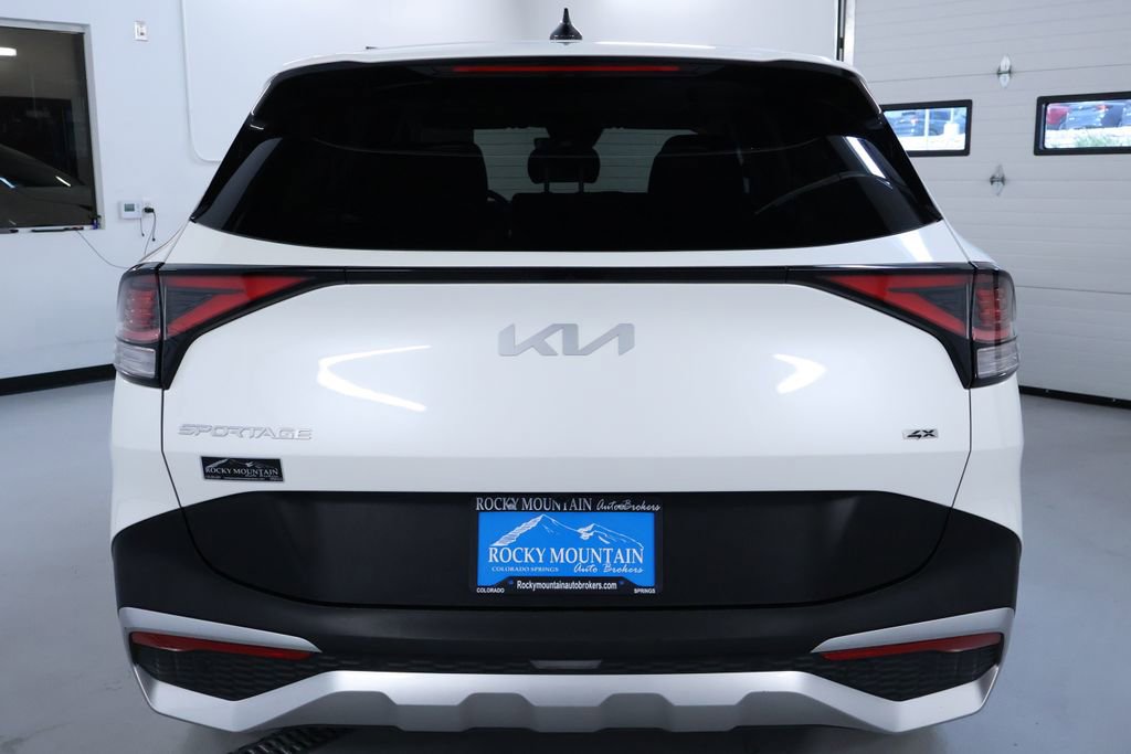 Used 2024 Kia Sportage LX image 6
